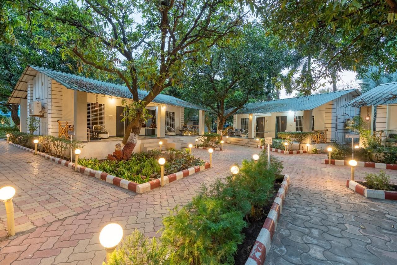 Saavaj Resort, Sasan Gir - Where Wilderness Meets Luxury ภายนอก รูปภาพ